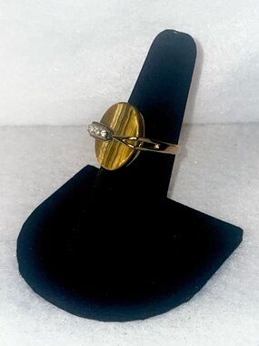 Gold-Tone Oval Tiger Eye Ring with Accent Stones Size 6.5